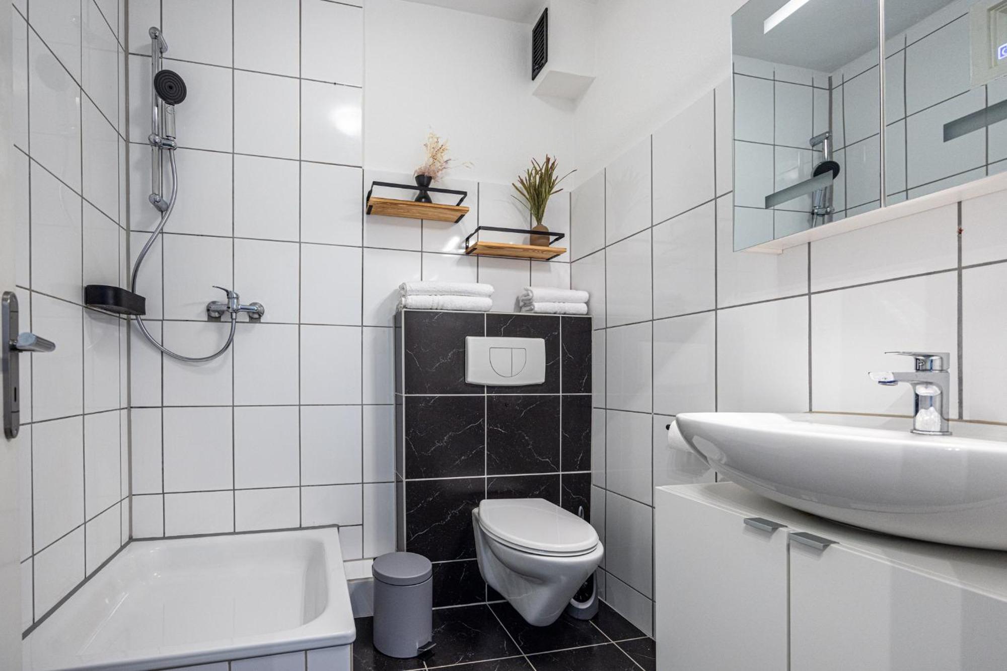 Have-A-Nice-Stay - Nahe Bahnhof Ahrensburg - 20 Minuten Nach Hamburg - Trotzdem Ruhig Gelegen - 6 Minuten Zu Fuss Ins Zentrum Ahrensburg - Modern Eingerichtet Exterior foto